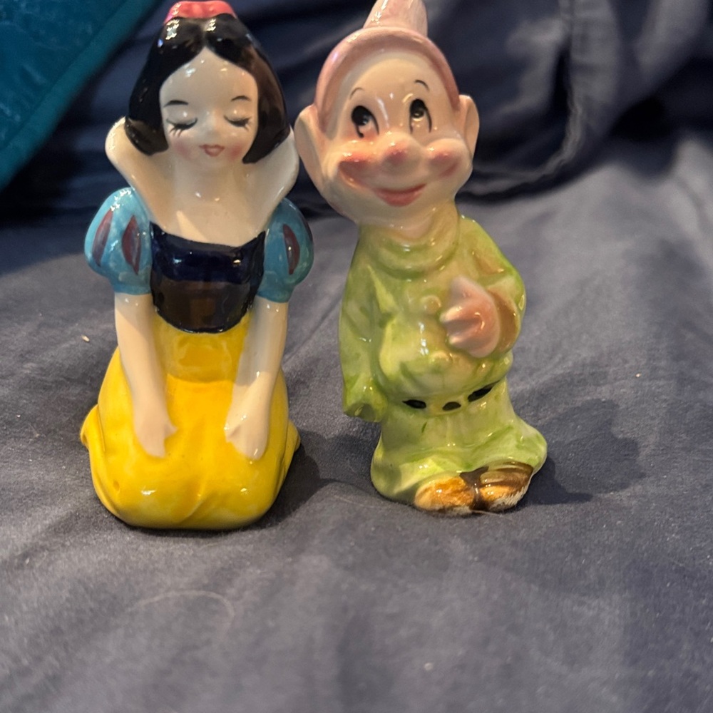 Snow White and Dwarf Ceramic  S & P set